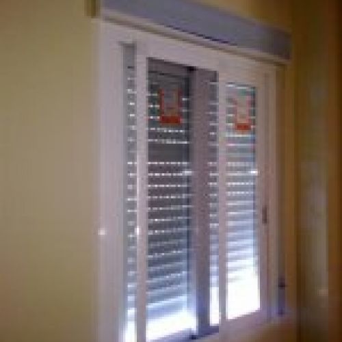 CORREDERA C97 R, CON CAJÓN DE PERSIANA DECORATIVO
